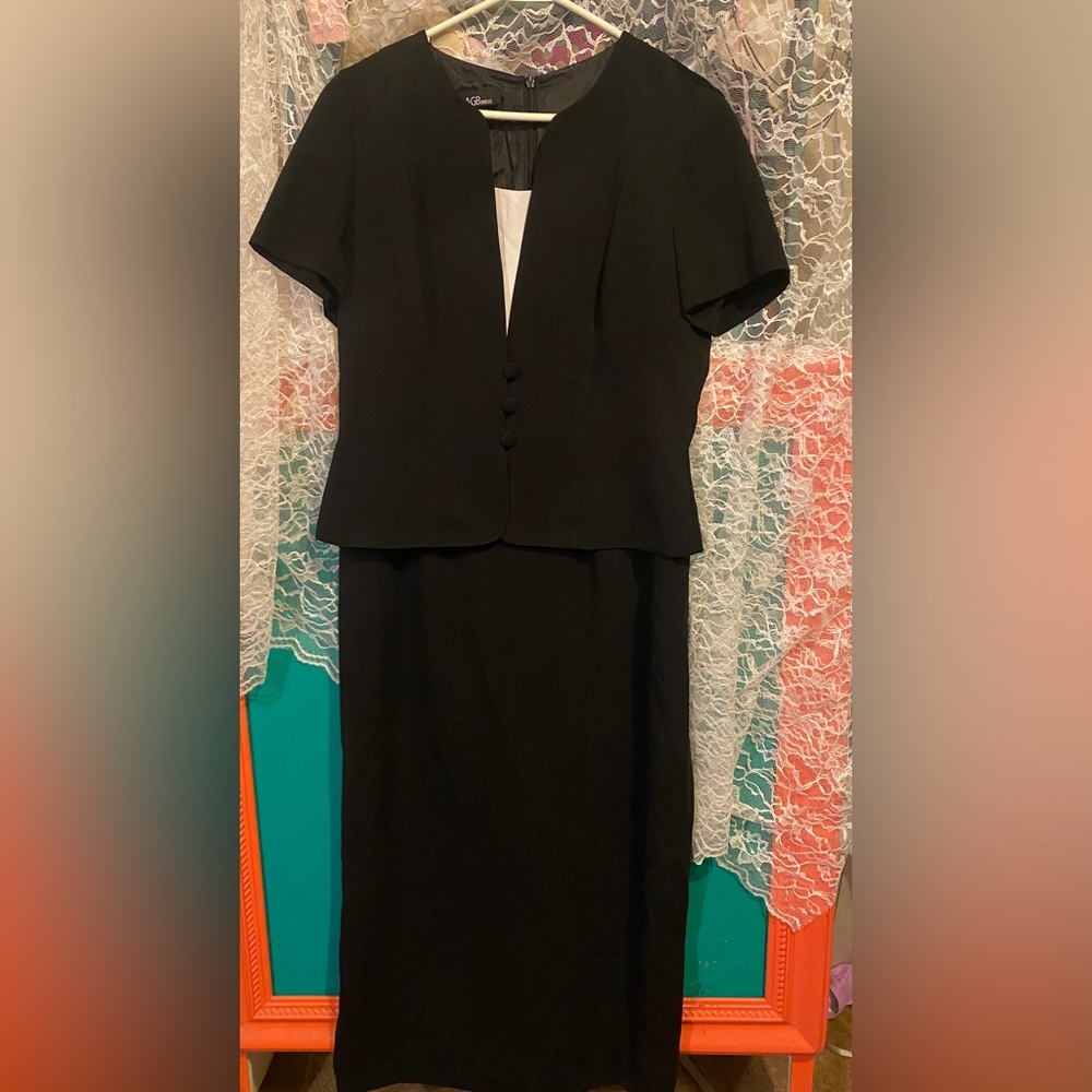 Very nice , well made dress